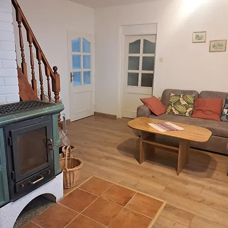 Alena Hutarova -chalupa Casa de Férias