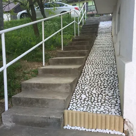 Alena Hutarova -chalupa Dom wakacyjny *