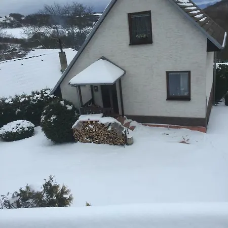 Alena Hutarova -chalupa Bzince pod Javorinou