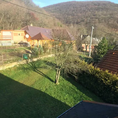 Alena Hutarova -chalupa 度假居 *